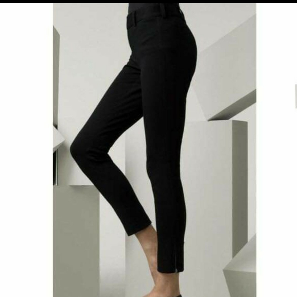 Like new Vince black ankle zip ponte pant size 2